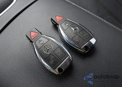 2014 Mercedes-Benz S 550 z USA, uszkodzony, nr VIN WDDUG8CBXEA037623